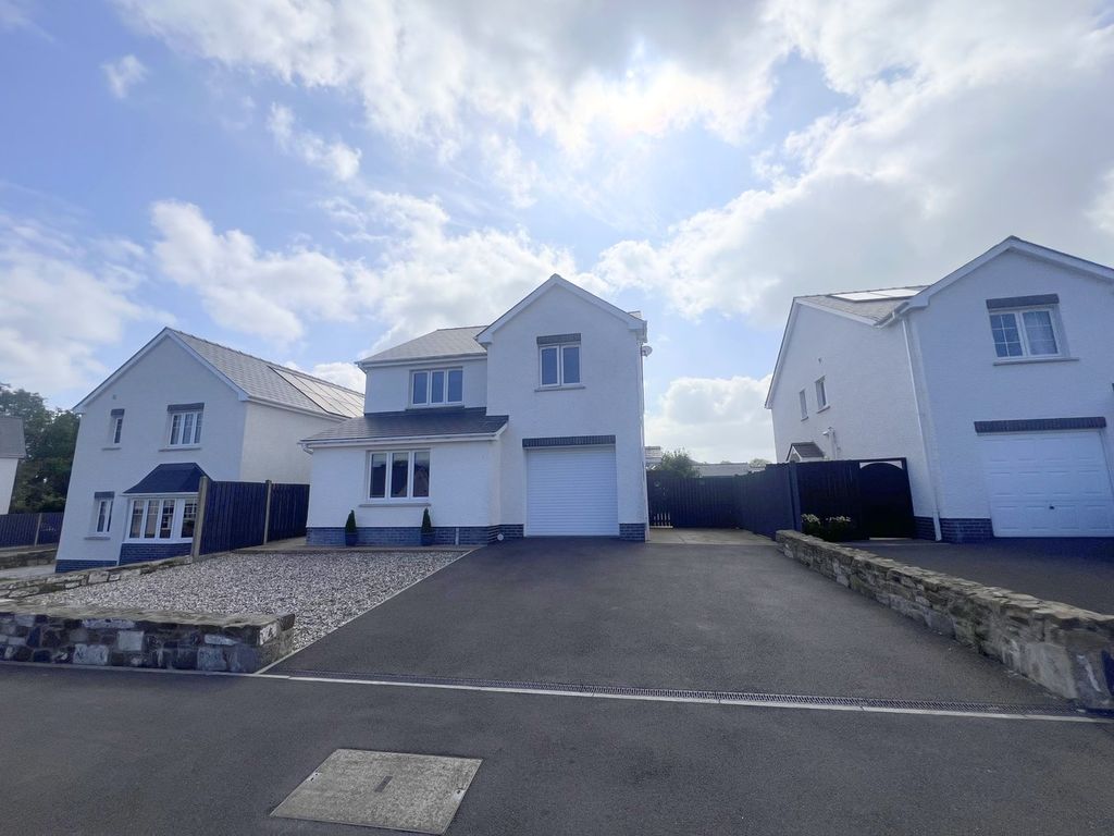 Property photo 1 of 40