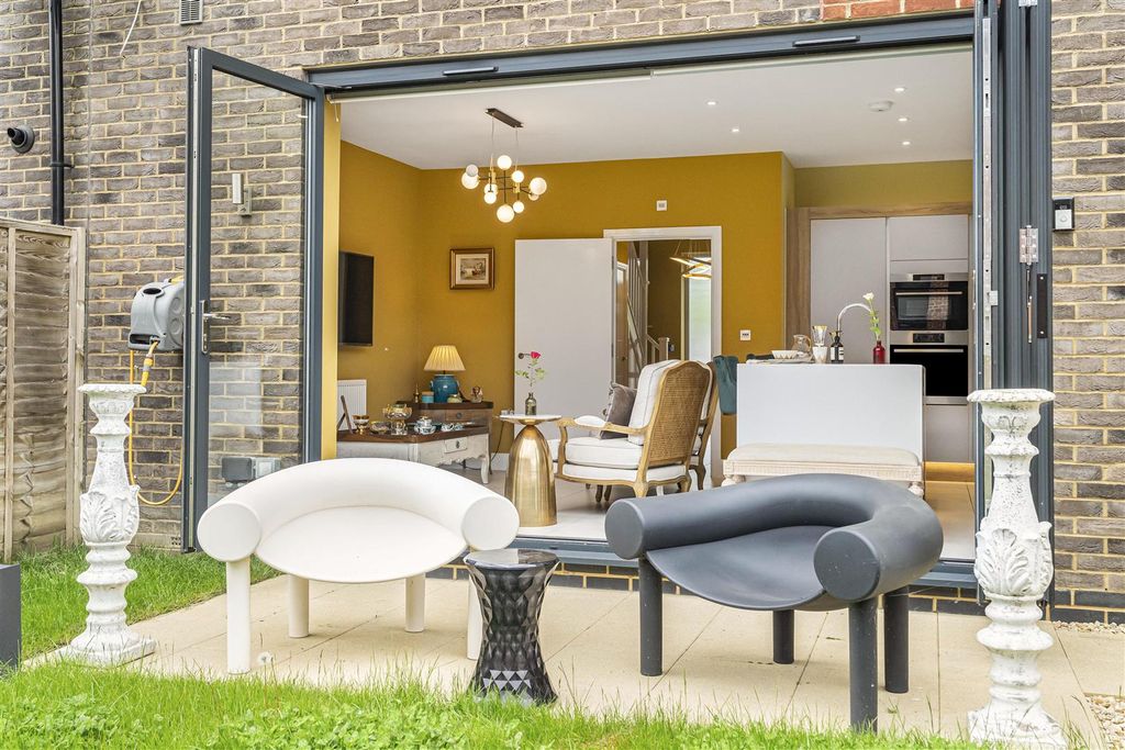 Property photo 2 of 36 52_16067.Jpg