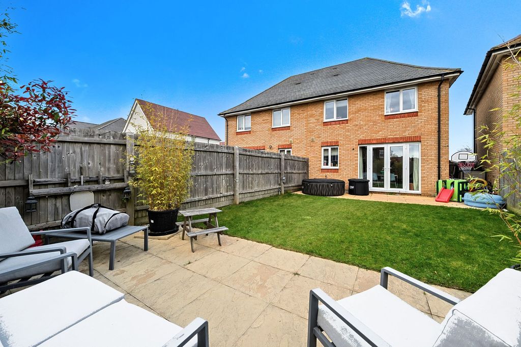 Property photo 2 of 23