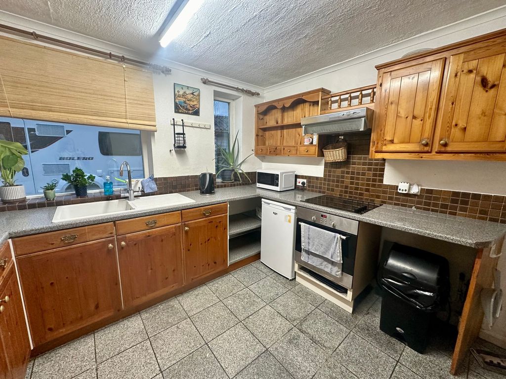 Property photo 2 of 20 Kitchen