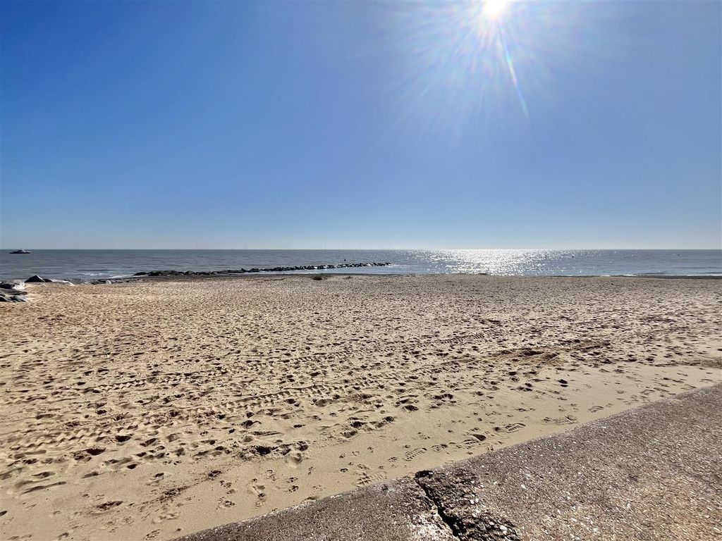 Property photo 2 of 7 Views