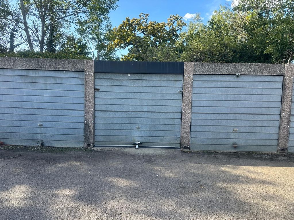 Property photo 1 of 2