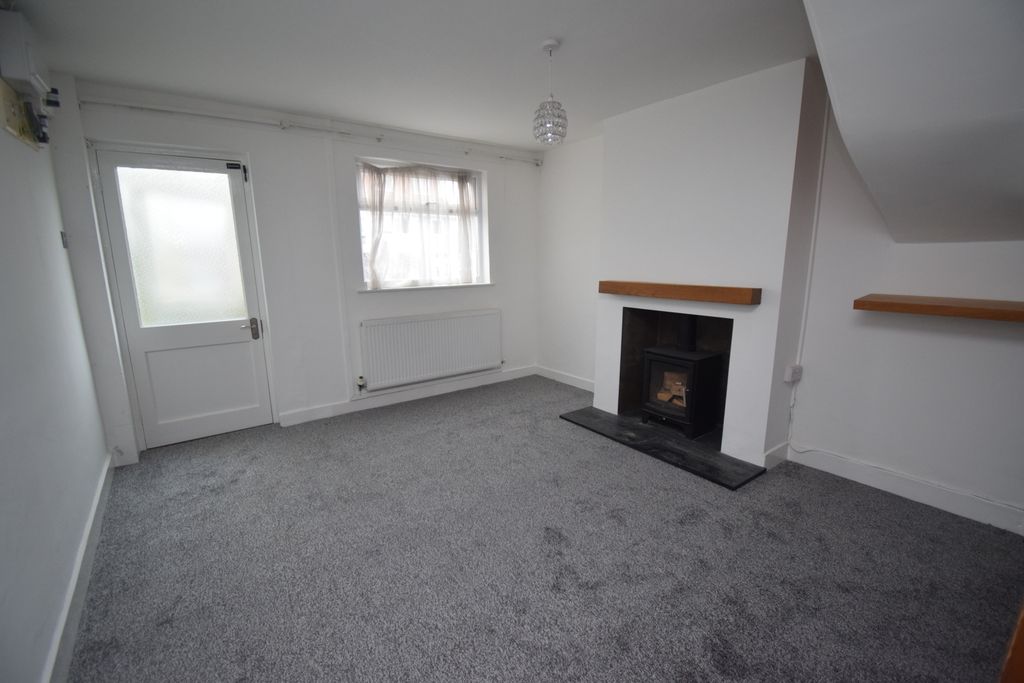 Property photo 3 of 12 Living Room (2)