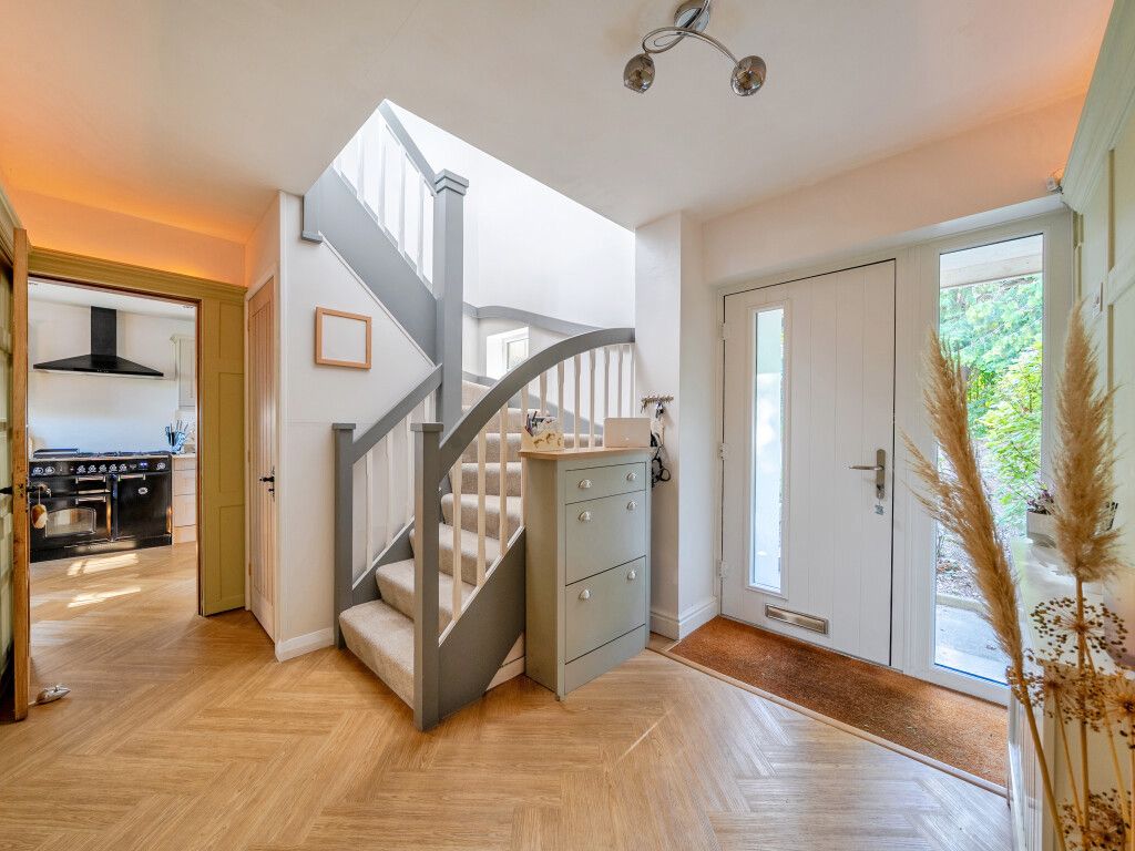 Property photo 2 of 34 1523804-19-6Ab4F3...