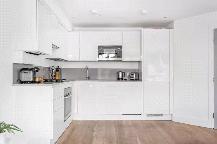 Property photo 3 of 9 Kitchen
