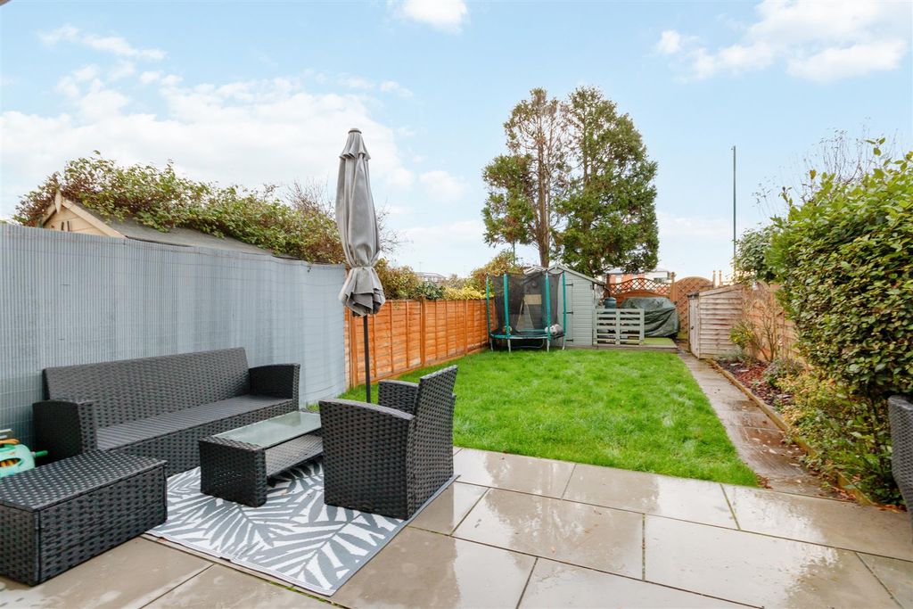 Property photo 3 of 12 Garden