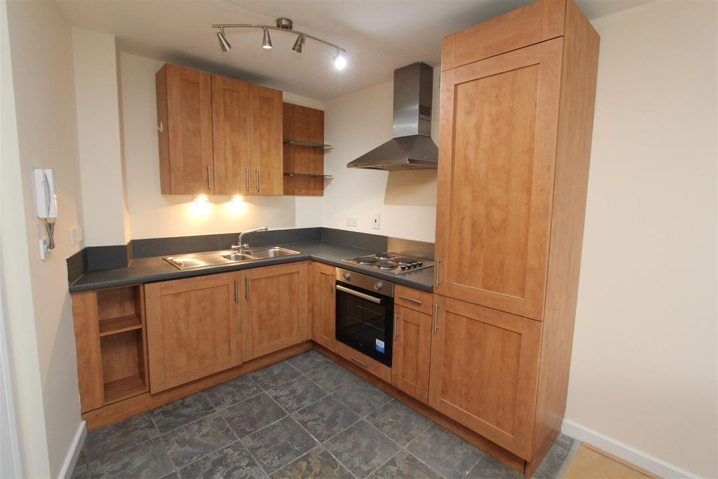Property photo 3 of 9 Kitchen.Jpg