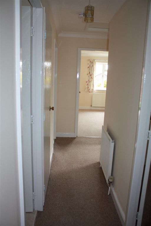 Property photo 2 of 8 Hallway