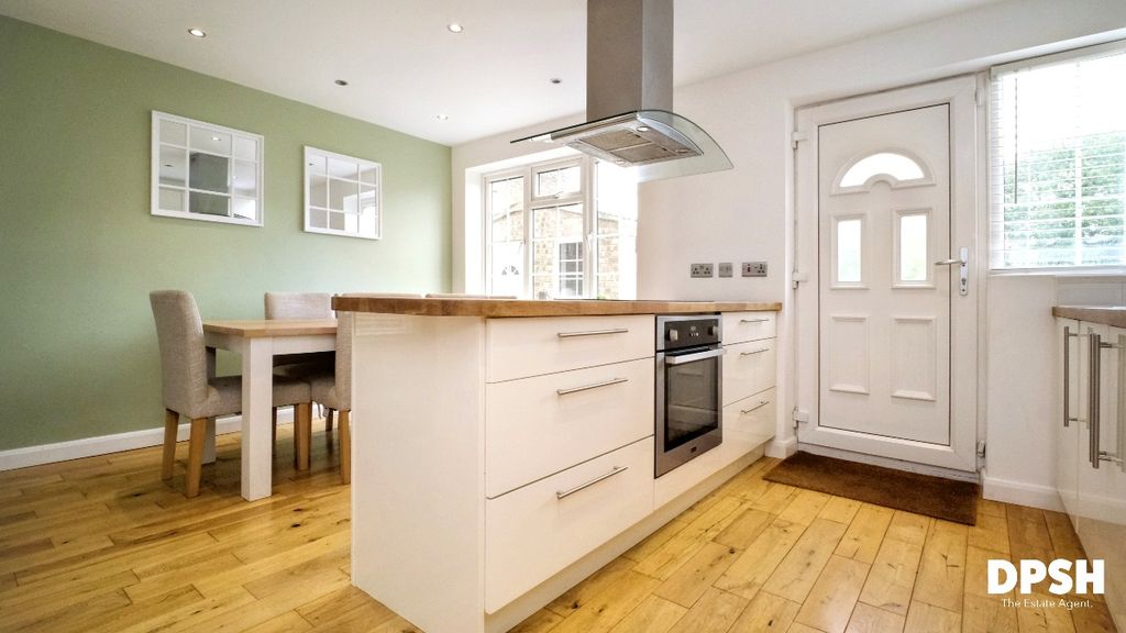 Property photo 3 of 26