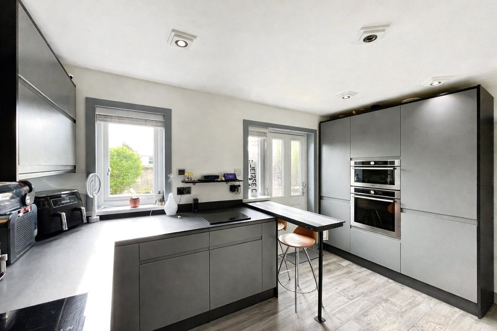 Property photo 2 of 23 Picture No. 29