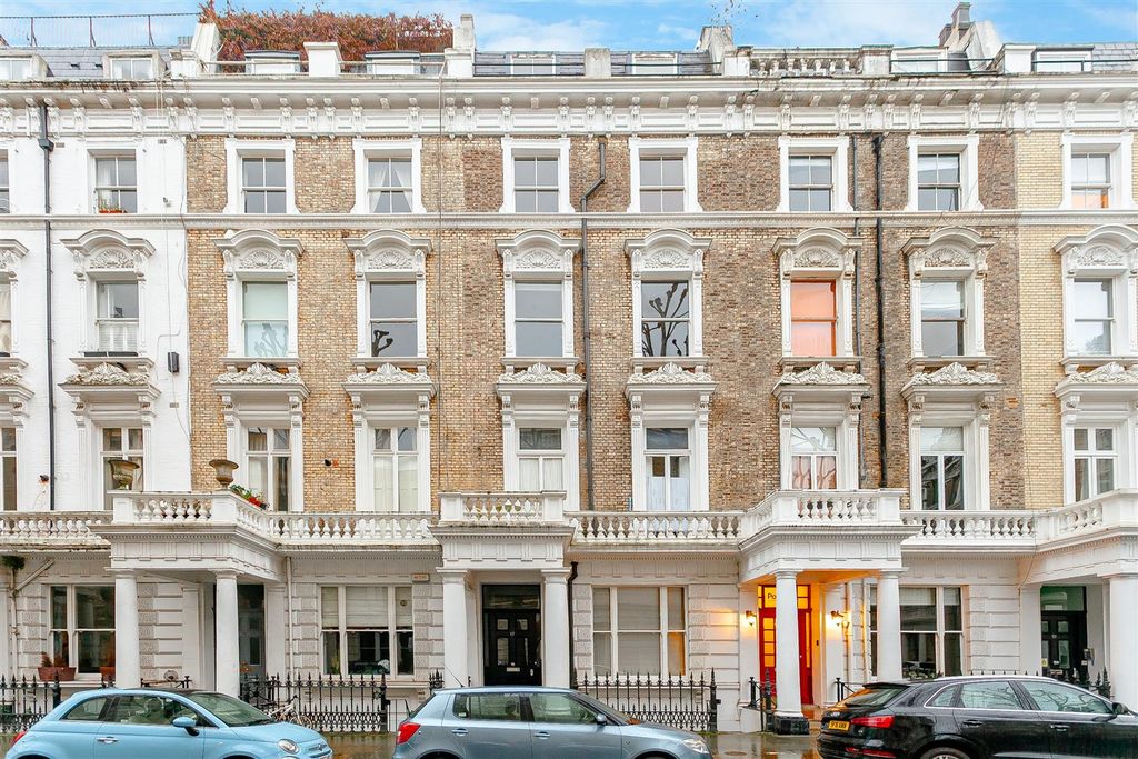 Property photo 1 of 13 Linden Gardens (1).Jpg