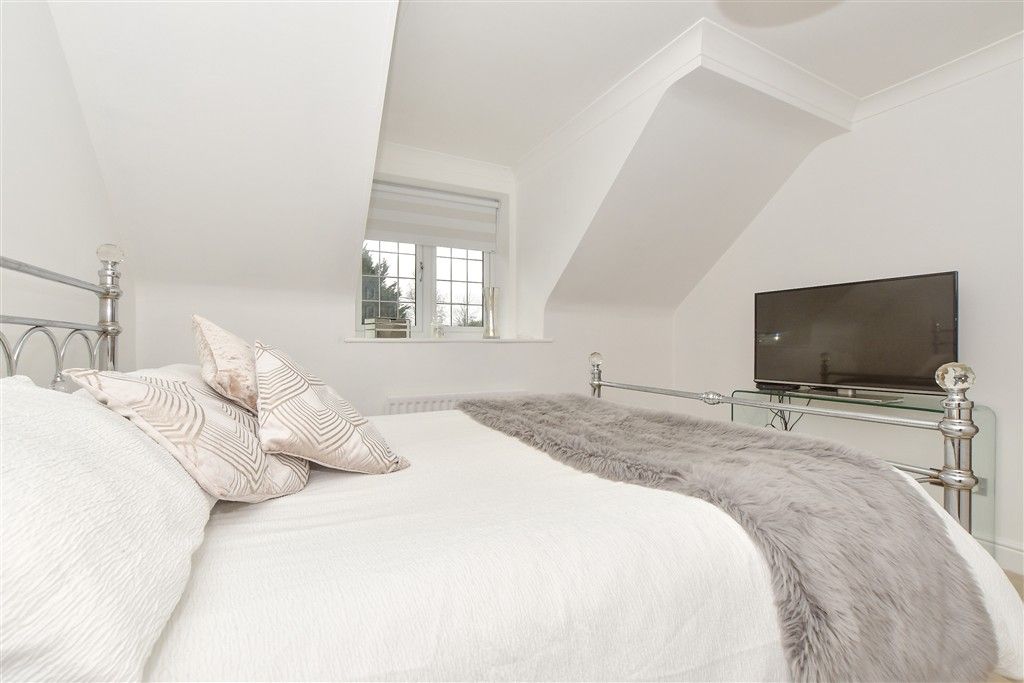 Property photo 3 of 18 Bedroom 1