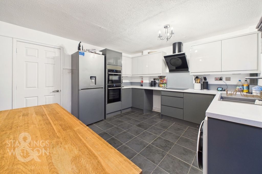 Property photo 3 of 21