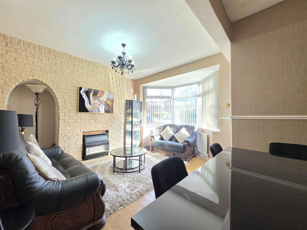 Property photo 2 of 14 Lounge