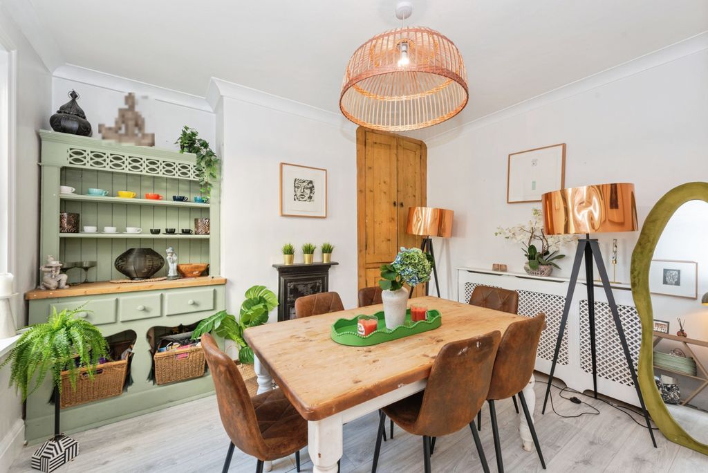 Property photo 1 of 20 Ongar8Of40