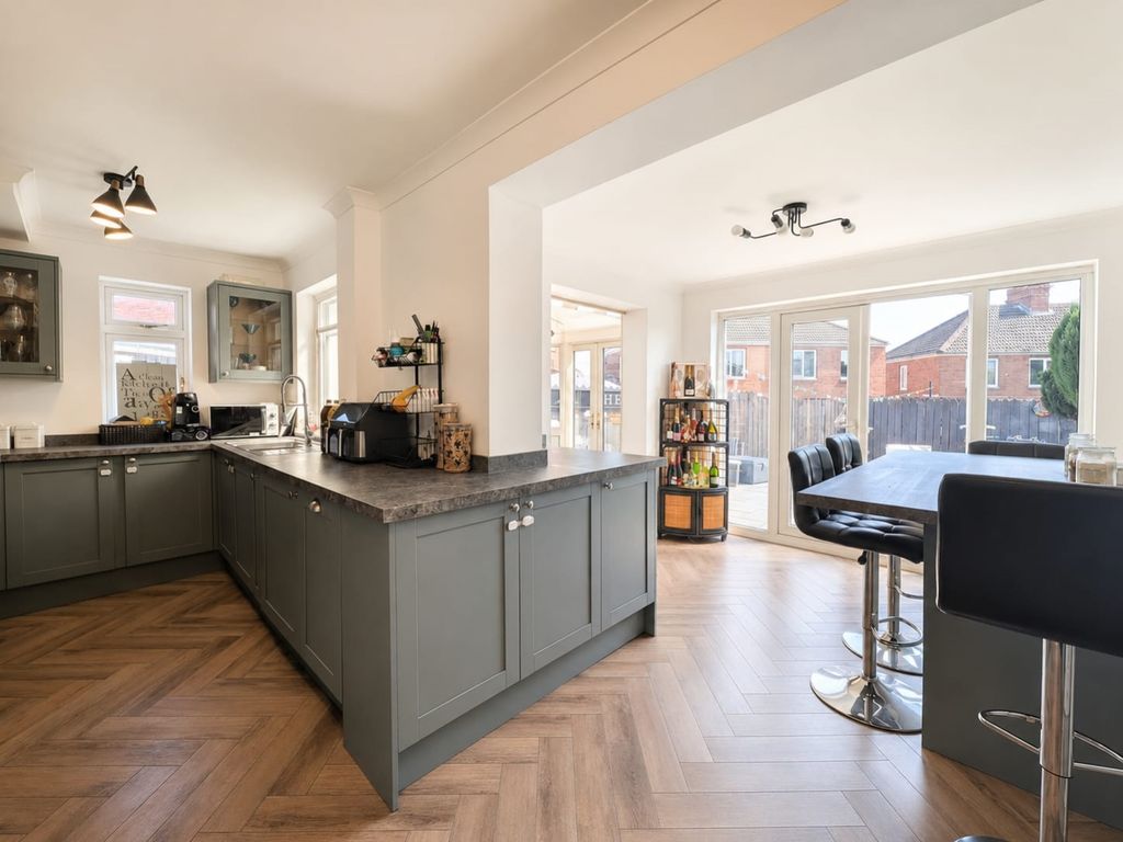 Property photo 2 of 10 E80Bb8B0-20d4-4982-B7F8-73Ae742A7149