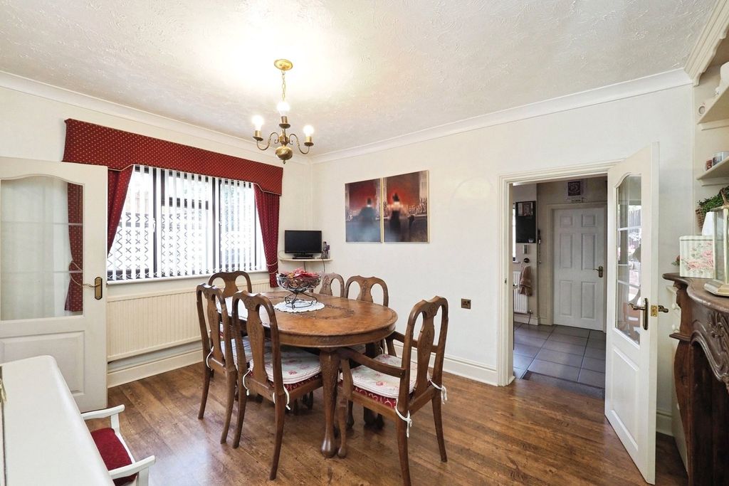 Property photo 3 of 17 Dining Room