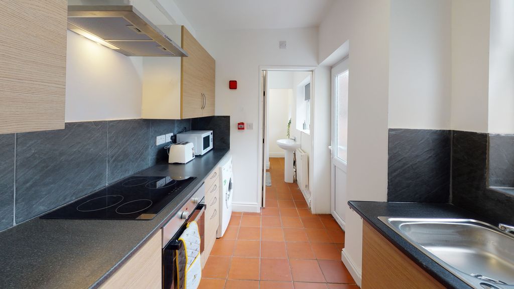 Property photo 2 of 5