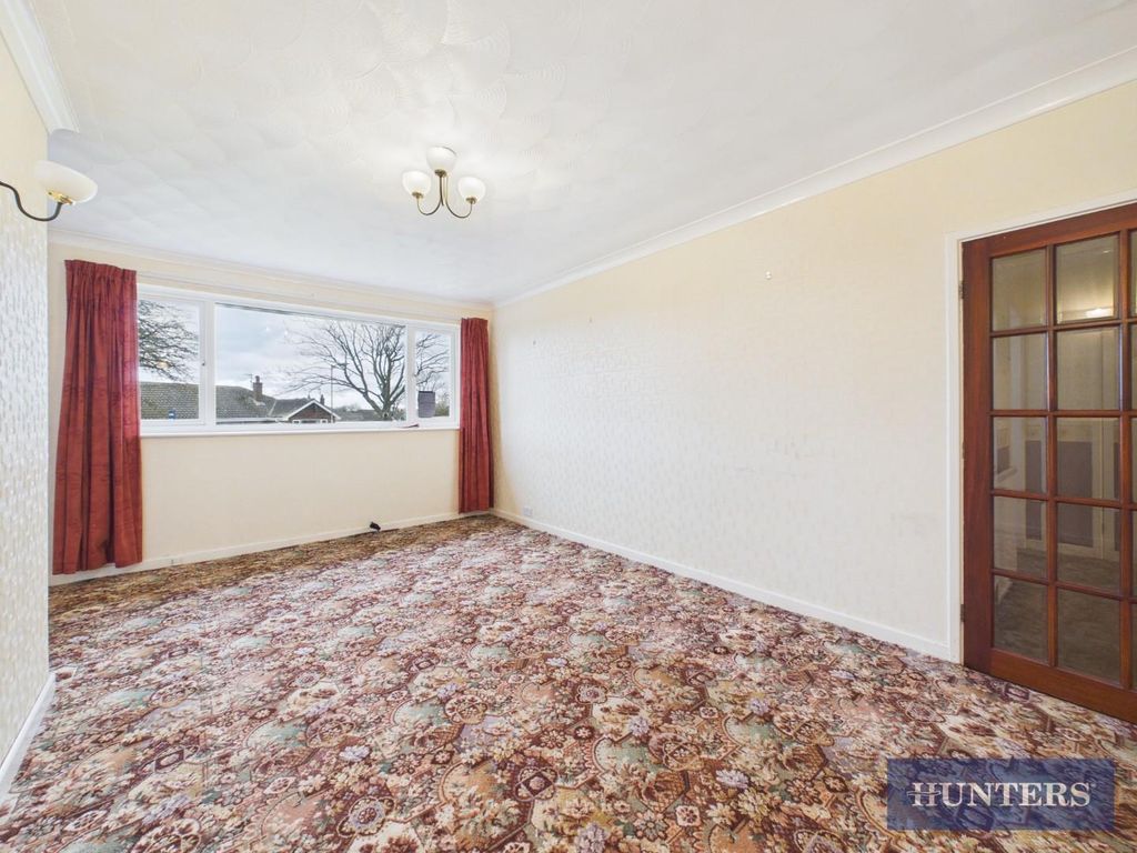 Property photo 2 of 21 Lounge