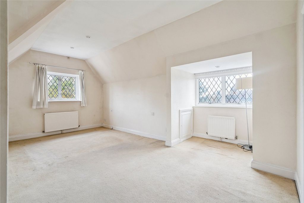 Property photo 3 of 11 Bedroom 1