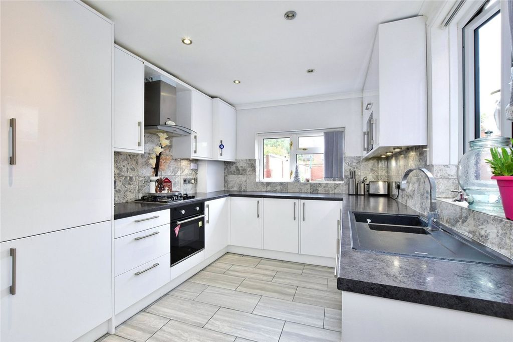 Property photo 2 of 20 Kitchen