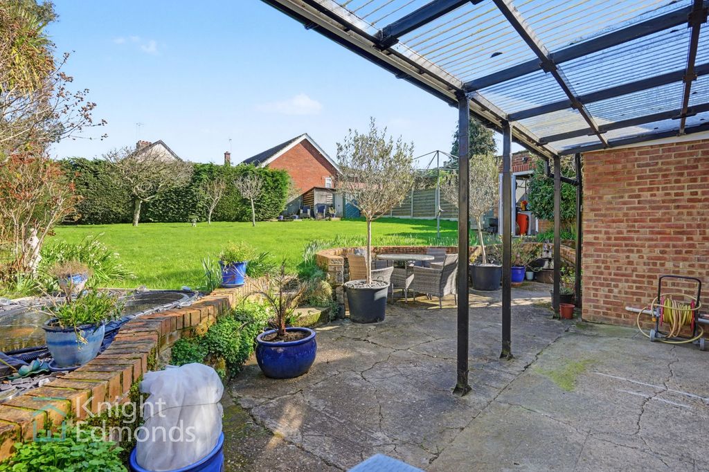 Property photo 3 of 18 Garden