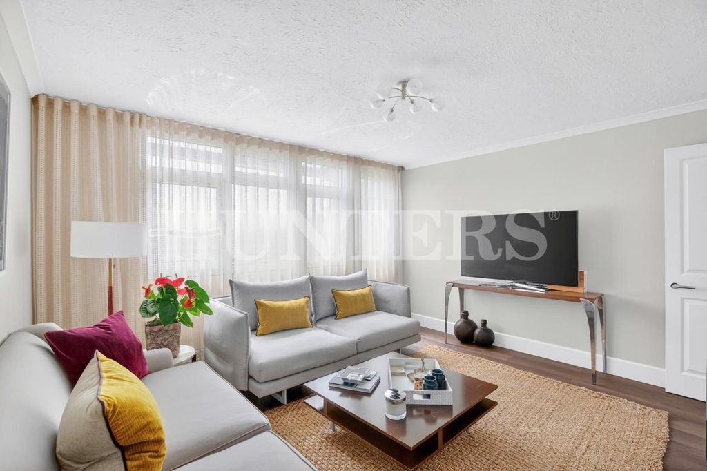 Property photo 1 of 12 Edgecot Grove N15-39.Jpg