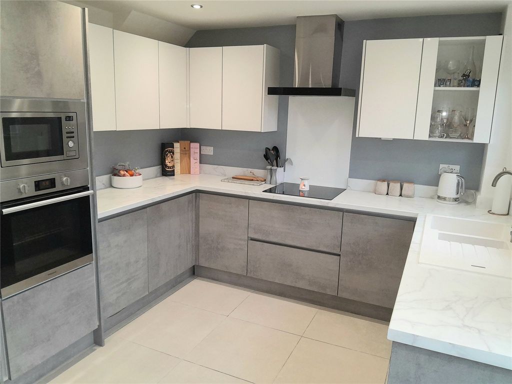 Property photo 3 of 18 Picture No. 06