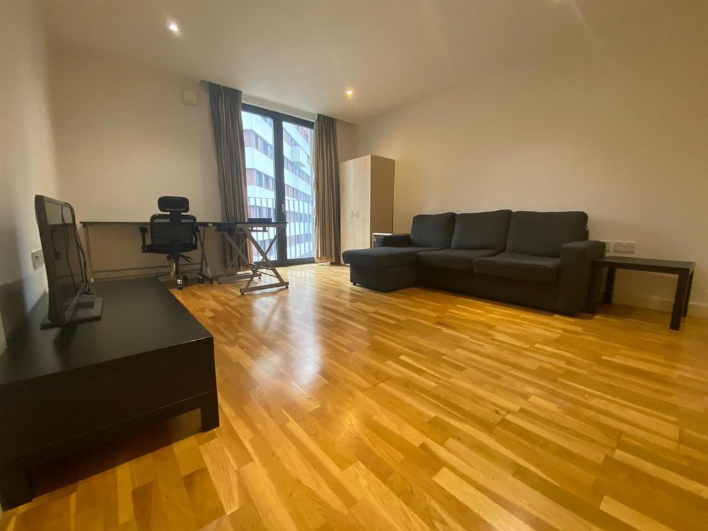 Property photo 2 of 8