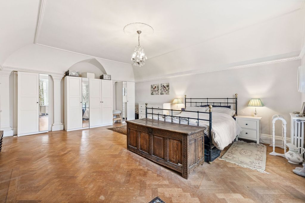 Additional image 13 of 5 bed property for saleShip Street, East Grinstead RH19
