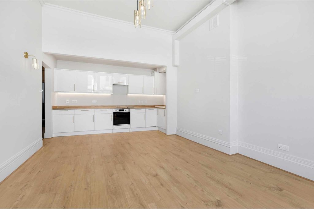 Property photo 3 of 10 Picture No. 14