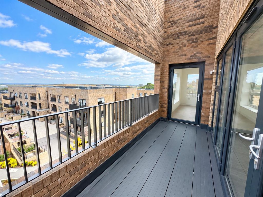 Property photo 3 of 8 Balcony.Png