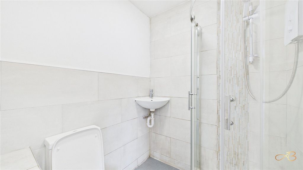 Property photo 2 of 6 Picture No. 18