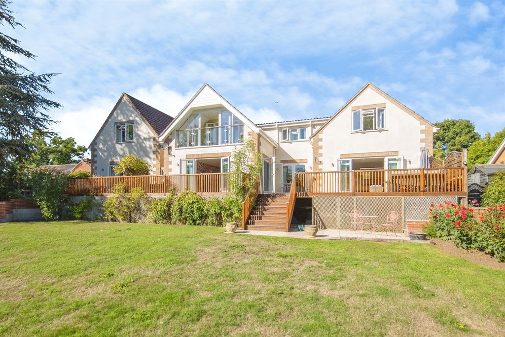 Property photo 1 of 33