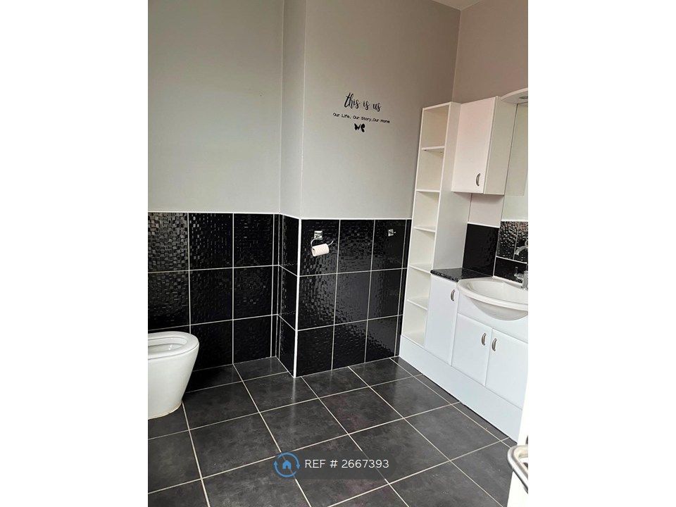 Property photo 3 of 21 Bathroom