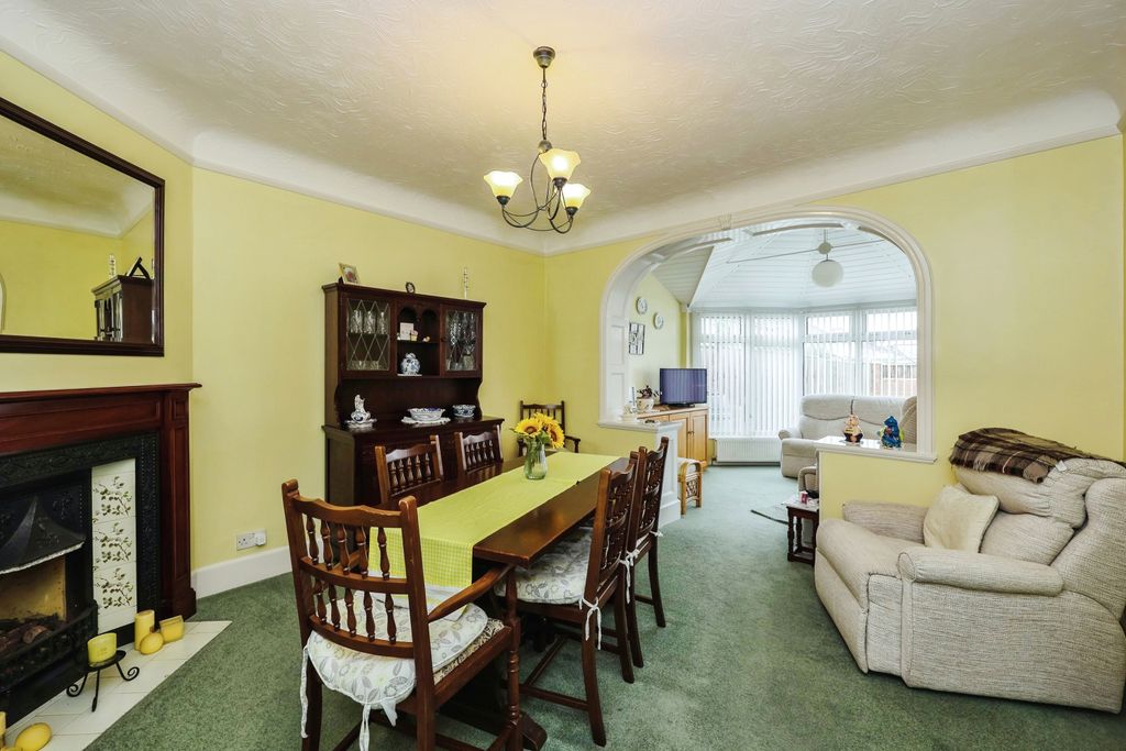 Property photo 3 of 18 Dining Room