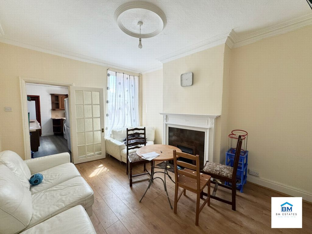 Property photo 3 of 7 Reception 1