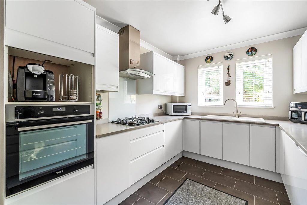 Property photo 3 of 15 40-Beechwood-Park-17.Jpg
