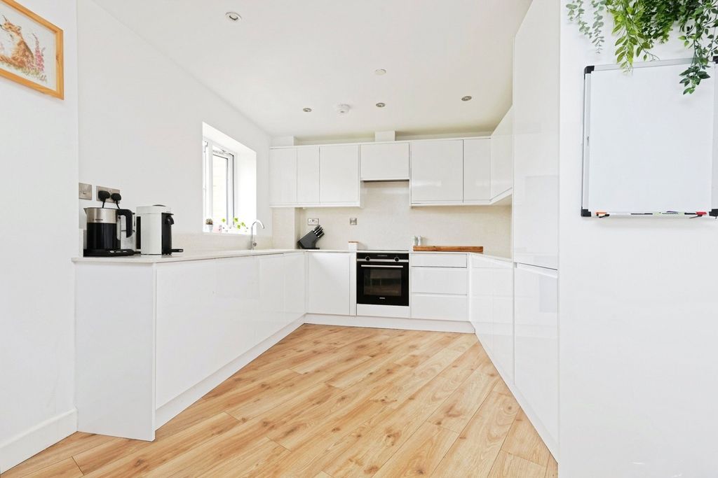 Property photo 2 of 18 Picture No. 17