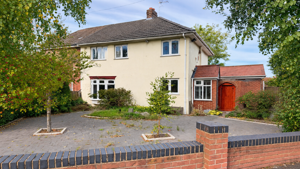 Property photo 1 of 32