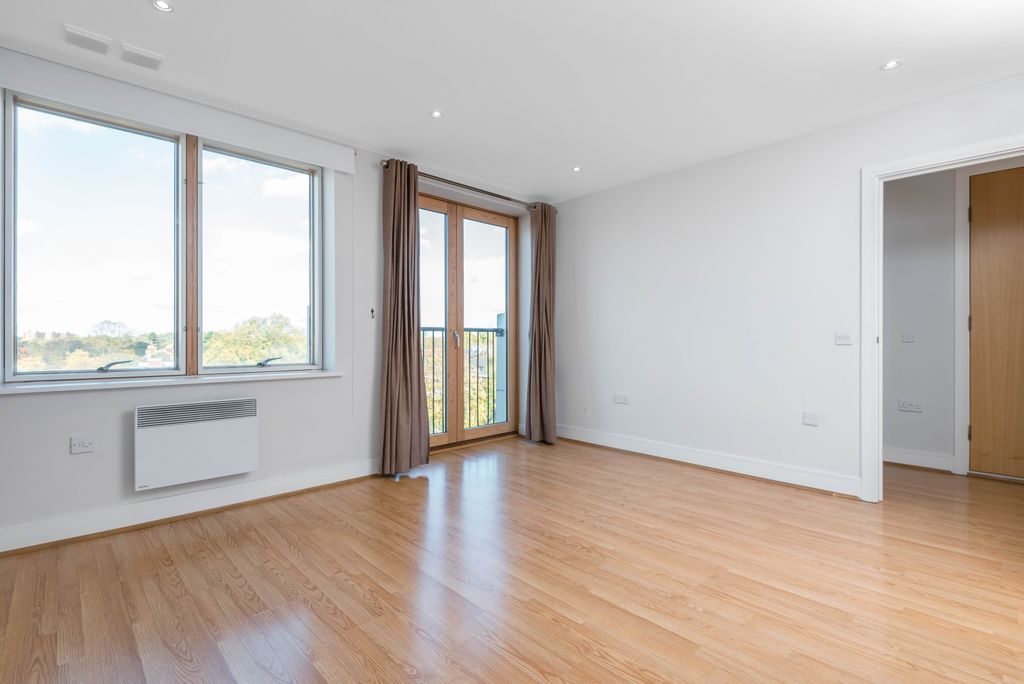 Property photo 3 of 11