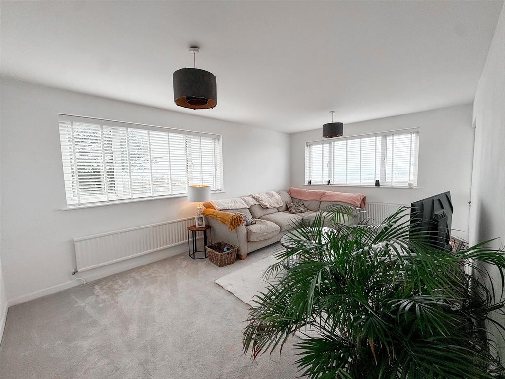 Property photo 2 of 16 Living Room