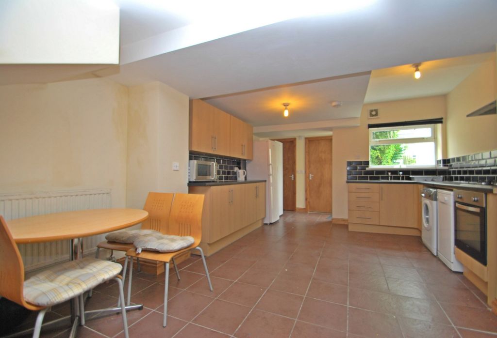 Property photo 1 of 12 Photo 5