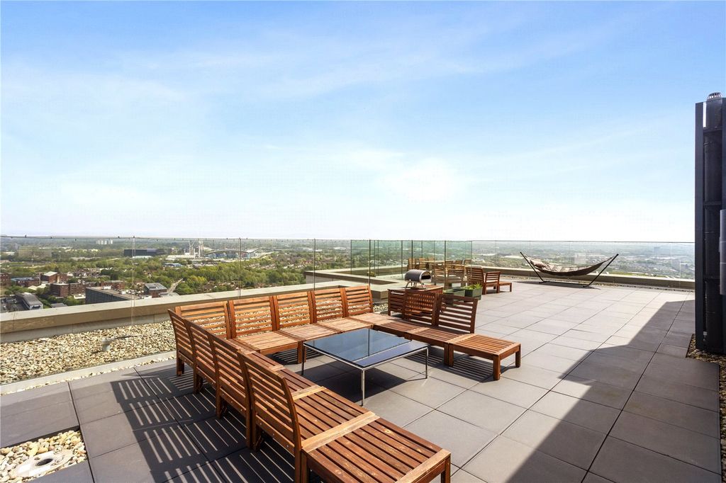 Property photo 1 of 25 Terrace