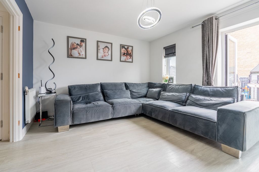 Property photo 2 of 22 4467352