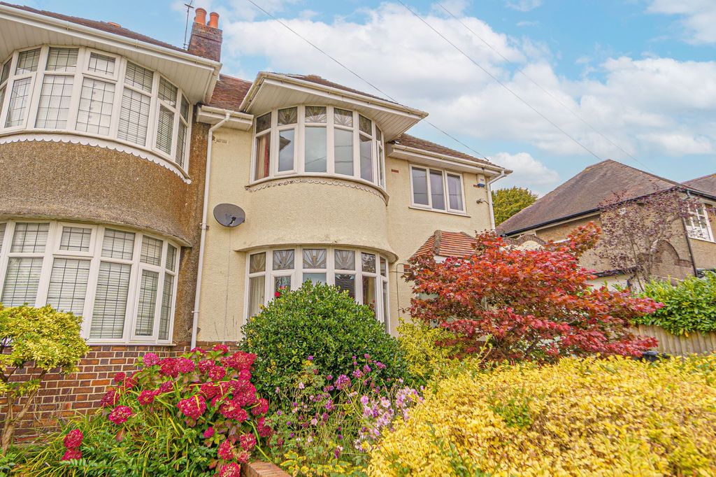 Property photo 2 of 53