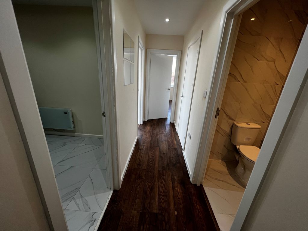 Property photo 2 of 8 Hallway