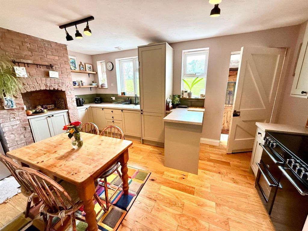 Property photo 2 of 19 Kitchen.Jpeg