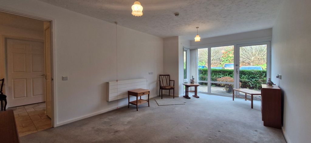 Property photo 2 of 16 Lounge