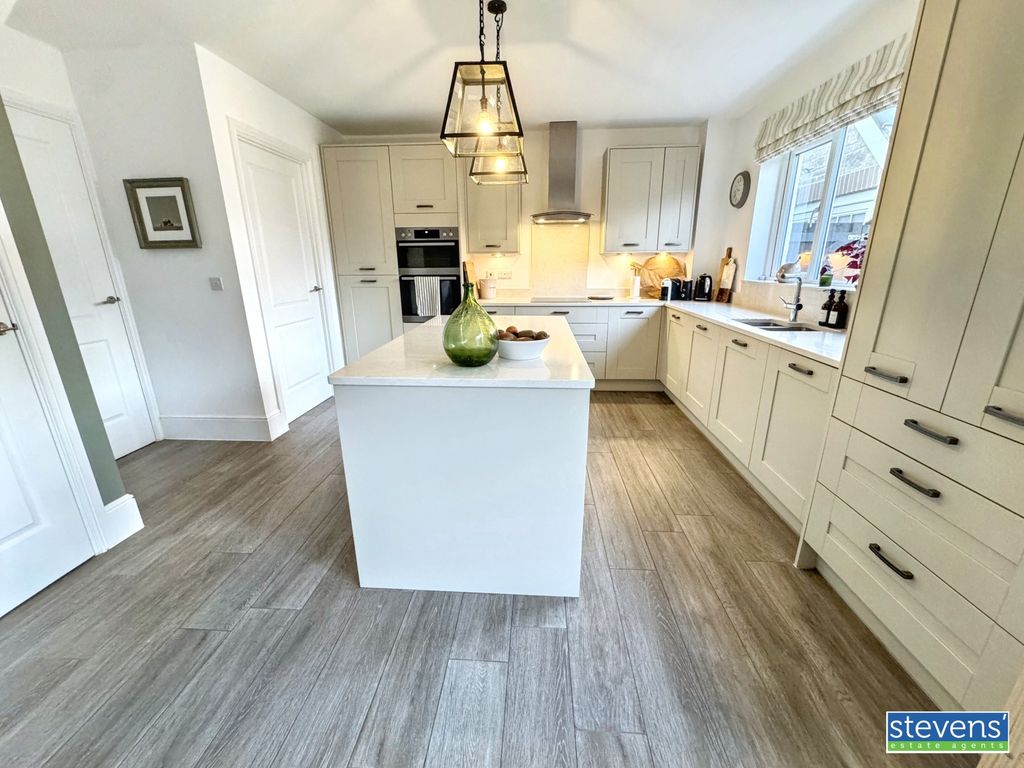 Property photo 2 of 28 Image00022